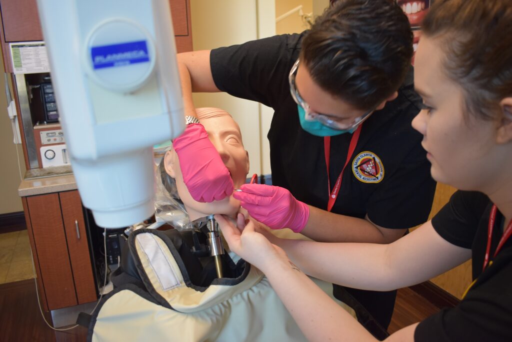 5 benefits of 12 week dental assisting course